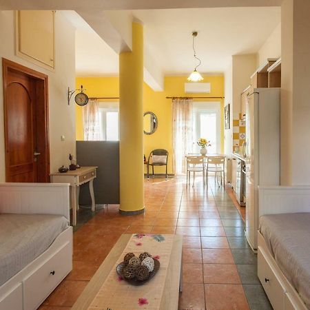 Evelia Apartment Galatás المظهر الخارجي الصورة
