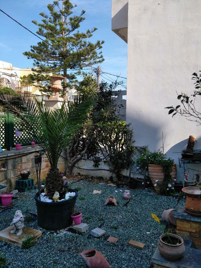 Evelia Apartment Galatás المظهر الخارجي الصورة