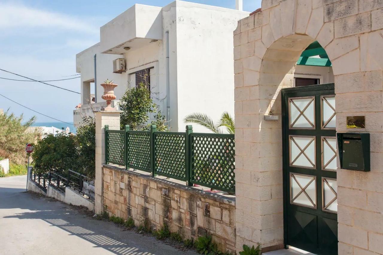 Evelia Apartment Galatás المظهر الخارجي الصورة